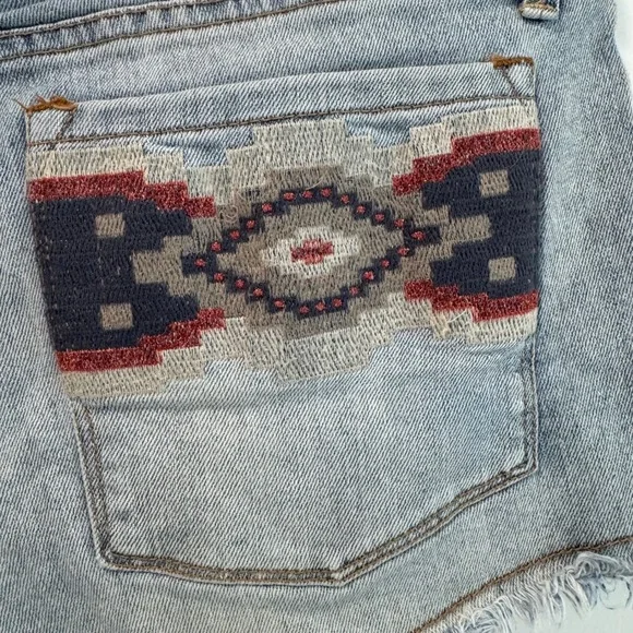 Roxy denim jean shorts size 31, embroidered Aztec,‎ stretch, beach, boho, - Picture 5 of 8